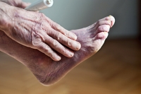 The Importance of Healthy Blood Flow for Older Feet